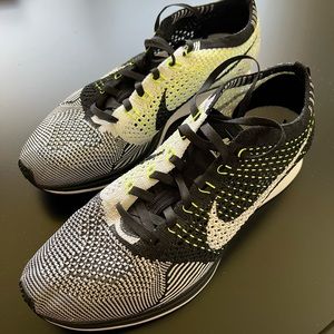 Nike mens flyknit racer size 8